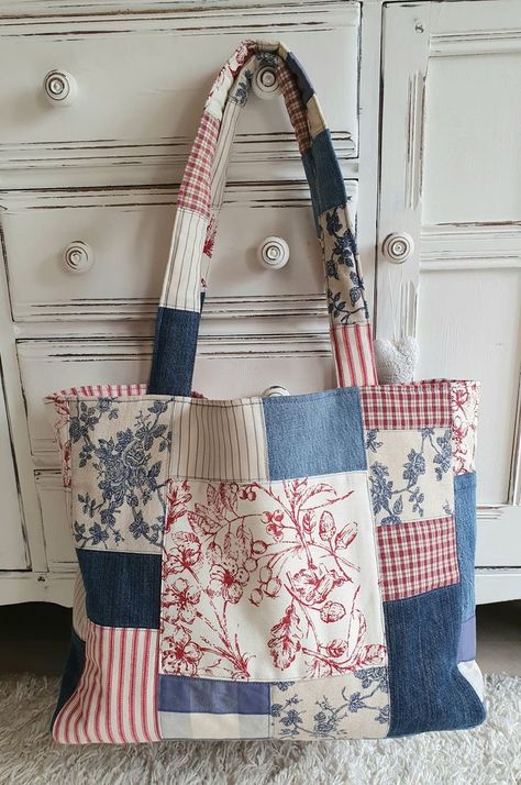 Denim Bag Patterns, Patchwork Tote Bags, Sewing Machine Projects, Diy Bags Purses, Tote Bags Sewing, Quilted Tote Bags, Diy Tote Bag, Tote Bags Handmade, Quilted Totes