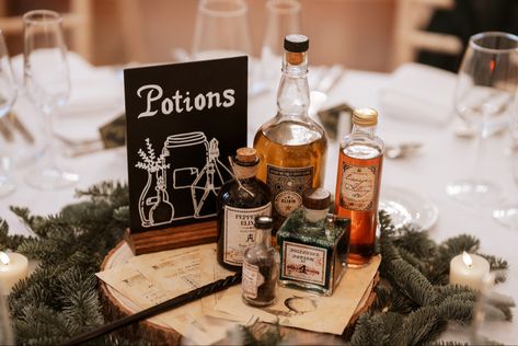 Harry Potter Sweet Table, Harry Potter Wedding Aesthetic, Harry Potter Centerpiece Ideas Weddings, Subtle Harry Potter Wedding Decor, Harry Potter Table Decor, Harry Potter Table Setting, Bottle Centerpieces Wedding, Harry Potter Wedding Table, Harry Potter Wedding Decor