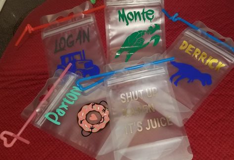 Kids decorated reusable pouches ideas vinyl decals Diy Juice, Drink Pouches, Capri Sun, Reusable Pouches, Cricut Ideas, Kids Decor, Kid Names, Vinyl Decals, Lunch Box