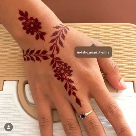 #henna #hennaart #hennadesign #bridesmaidhenna #hennafun #redhenna #malaydesign #simplehenna Red Henna Simple, Cute Henna Designs, Red Henna, Pretty Henna, Cute Henna, Henna Ideas, Eid Henna, Inner Forearm, Pretty Henna Designs