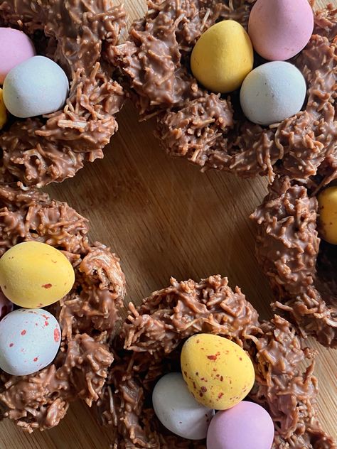 Mini eggs nestling in chocolate nests. A delicious and easy to make treat … the kids will love them! Chocolate Nests, Cakes To Make, Easter Nests, Fairy Cakes, Decorating Cakes, Cupcake Cases, Mini Eggs, Chocolate Eggs, Easter Chocolate