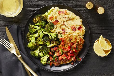 Hellofresh Meals, Fresh Bruschetta, Chicken Bruschetta Recipe, Bacon Mashed Potatoes, Broiled Chicken, Fresh Meals, Bruschetta Chicken, Fresh Recipes, Juicy Tomatoes