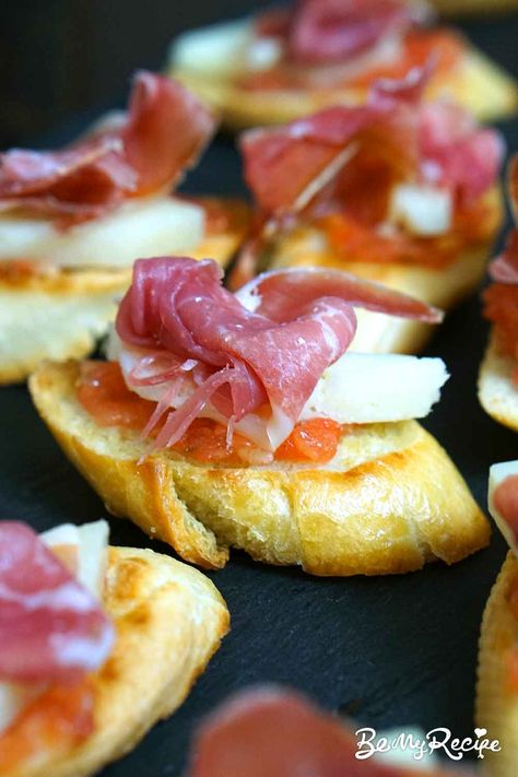 Tomato Toast with Manchego and Serrano Ham Serrano Ham Appetizers, Ham Appetizers, Tomato Toast, Summer Appetizers, Serrano Ham, Crostini Recipes, Summer Appetizer, Sangria Recipes, Roasted Peppers