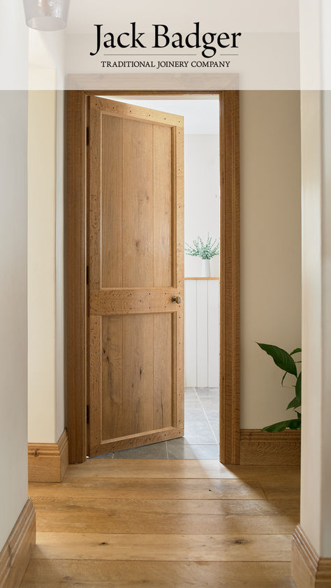 This cottage door perfectly marries modern aesthetics with classic farmhouse charm, this exquisite oak door is the epitome of craftsmanship and sophistication. Whether you're looking to add a touch of tradition to your modern home or complement the rustic beauty of a farmhouse, this door is sure to make a statement. Internal Wooden Doors Ideas, Wooden Hallway Doors, Wood Doors Inside House, Bedroom Doors Wooden, Vintage Doors Interior, Pine Doors Interior, Wood Doors And Trim, Shaker Doors Interior, Interior Door Styles Farmhouse