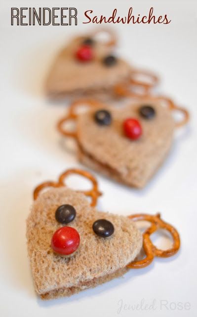 What could be cuter than reindeer sandwiches for lunch during the holidays? My kids love these! Holiday Food Ideas, Food Ideas For Kids, Christmas Lunch, Sandwiches For Lunch, Xmas Food, Christmas Party Food, Christmas Snacks, Fun Kids Food, Holiday Food