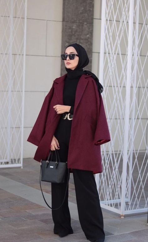 Spring Maxi Dresses, Maroon Outfit, Graduation Suits, Estilo Hijab, Famous Youtubers, Simple Style Outfits, Hijab Style Casual, Hijabi Fashion Casual, Hijab Outfits