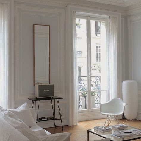 Paris on Instagram: “Paris” Appartment Decor, Parisian Interior, Decor Studio, Parisian Apartment, White Furniture, Style At Home, A Living Room, Design Living, White Interior