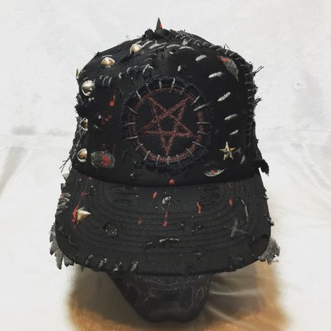 PentaTrash hat. Pentagram distressed, punk rock hat from ChadCherryClothing. Punk Hat Outfit, Punk Shirts Diy, Alt Clothes Diy, Goth Hats, Horror T Shirts, Punk Hats, Punk Backpack, Horror Punk Fashion, Punk Hat