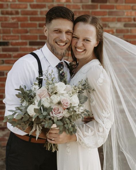 Proof that one brick wall can bring in a ton of pretty portraits✨ Something to consider while you are wedding planning is the location of your ceremony and reception. What matters to you the most? Some couples prefer an extravagant venue, others value getting married in their church building, and still others desire to make a covenant in their parents’ backyard. All are good options! Stuck between deciding? Answer this 👉🏽 Which location fulfills your dream wedding day desires while encapsulat... Brick Building Wedding, Engagement Photos With Brick Wall, Brick Wall Wedding Photos, Brick Wall Wedding, Old Building Wedding Photography, Bride And Groom City Photos, Pretty Portraits, Brooklyn Bridge Wedding Photos, Church Building