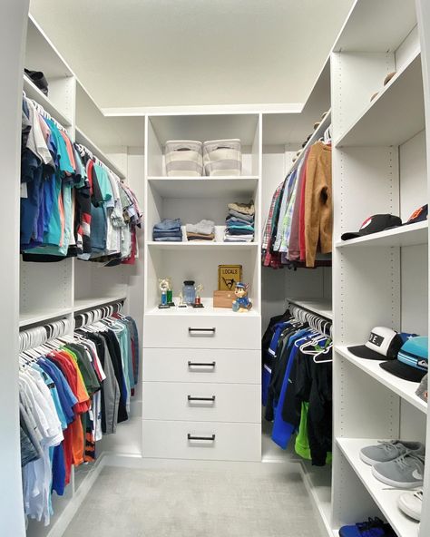 Utilize every square inch of your closet by installing a custom design that not only fulfills your storage but also adds style to your space!⁠ ⁠ Our commitment and goal are to help everyone stay organized but our priority is the health and safety of all our clients, employees, and families. With that said, We are now offering virtual design consultations! Click the link in our bio and schedule a free design consultation with one of our designers online or over the phone. ⁠ ( 📷 @shelli_dierck ) Kids Closet Design, Small Walkin Closet, Narrow Walk In Closet, Narrow Closet Design, Narrow Closet, Baby Room Closet, Deco Jungle, Walking Closet, Boys Closet