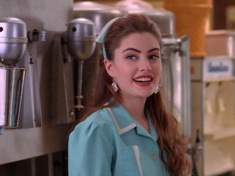 Shelly Johnson Twin Peaks, Twin Peaks Outfits, Machen Amick, Shelly Johnson, Twin Peaks Characters, Laura Palmer, Between Two Worlds, Twin Peaks, Halloween Looks