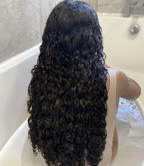 Healthy Curly Hair, Long Natural Curly Hair, Curly Hair Photos, Curly Hair Styles Easy, Beautiful Curly Hair, Hairdos For Curly Hair, Black Curly Hair, Curly Hair Inspiration, Curly Girl Hairstyles