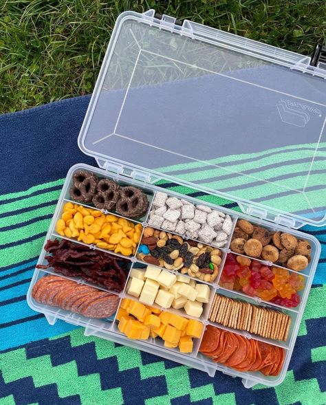 Traveling Food Ideas Road Trips, Roadtrip Snack Ideas, Travel Snacks Roadtrip, Toddler Treats, Boat Snacks, Adult Lunchables, Snackle Box, Maine Road Trip, Dance Comp