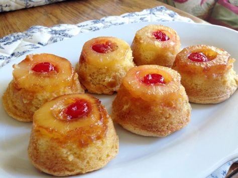 Diet Pineapple Upside Down Cakes - can be made with just fruit, cake mix, and diet soda! Diet Soda Cake, Sugarless Desserts, Sprite Cake, Soda Cakes, Upside Down Cupcakes, Cake Mix And Soda, Cake Mix Cakes, Pineapple Upside Down Cupcakes, Pineapple Cupcakes