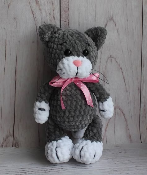 Crochet kitten amigurumi Crochet Cat Plush, Kat Haken, Crochet Critters, Crocheted Animals, Coaster Pattern, Crochet Cat Pattern, Knit Projects, Crochet Coaster, Crochet Plush