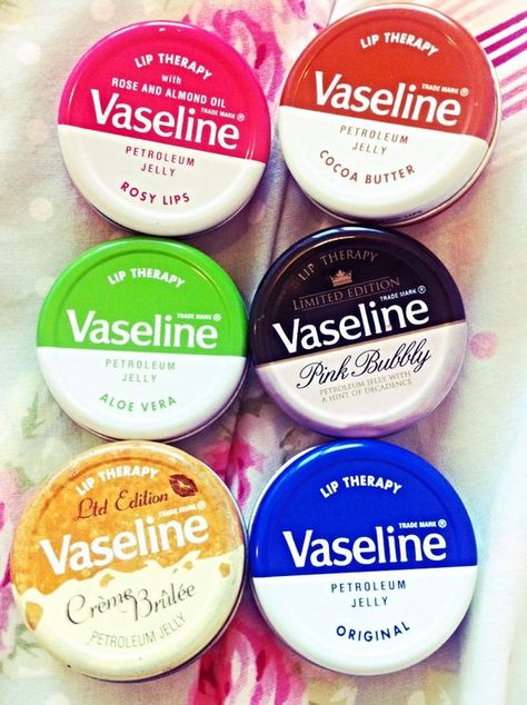 Things You Should Always Carry In Your School Bag Vaseline Petroleum Jelly, Vaseline Beauty Tips, Vaseline Jelly, Alat Makeup, Lip Therapy, Lip Balm Collection, Vaseline Lip, Rosy Lips, Petroleum Jelly