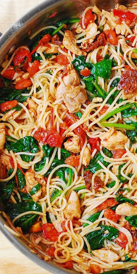 Tomato Spinach Chicken Spaghetti #Summer #pasta Summer Pasta Recipes, Chicken Spinach Pasta, Quick Chicken Dinner, Chicken Tomato, Resep Pasta, Spinach Chicken, Tomato Spinach, Salad Pasta, Chicken Spaghetti