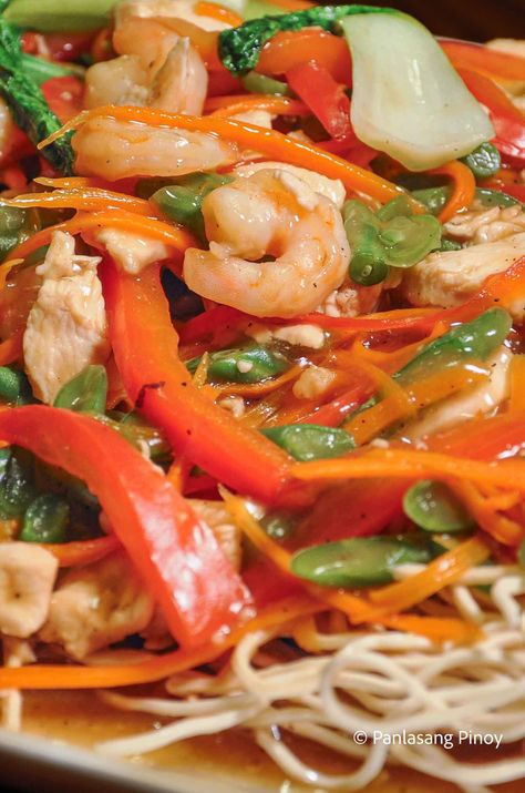 Crispy Noodles Crispy Noodles, Types Of Noodles, Noodle Dish, Chicken Slices, Fried Noodles, Five Spice Powder, Special Sauce, Boneless Chicken Breast, Pasta Noodles