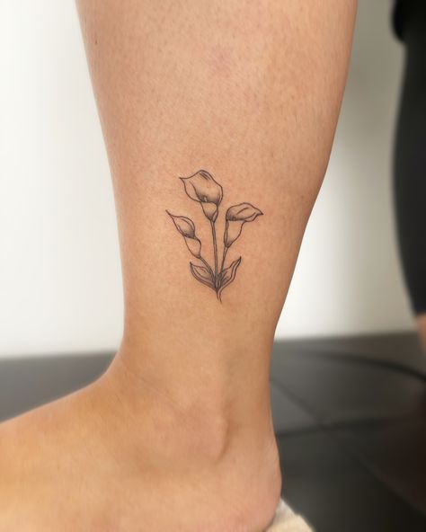 Peace Lilly Tatoos, Peace Lily Tattoo Design, Cala Lillies Tattoo, Cutesie Tattoos, Lily Ankle Tattoo, Peace Lily Tattoo, Dainty Tattoo Designs, Lilly Tattoo, Tattoo Designs Drawings