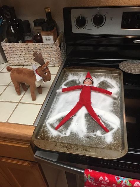 Easy Cute Elf On The Shelf, Elf On Self Idea, Elf On The Shelf Idea Arrival, Elf On The Shelf Ideas Christmas Day, Easy Elf The Shelf Ideas, Elf Ideas For Little Kids, Elf On The Shelves Arrival, Elf On Shelf Kitchen Ideas, Best Elf On Shelf Ideas