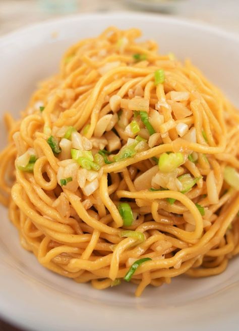 The BEST Garlic Noodles - CJ Eats Recipes Kickin Crab Garlic Noodles Recipe, Vietnamese Garlic Noodles Recipe, Vietnamese Garlic Noodles, Pasta Monday, Cj Eats, Garlic Noodles Recipe, Asian Meals, Recipes Fish, Food Fails