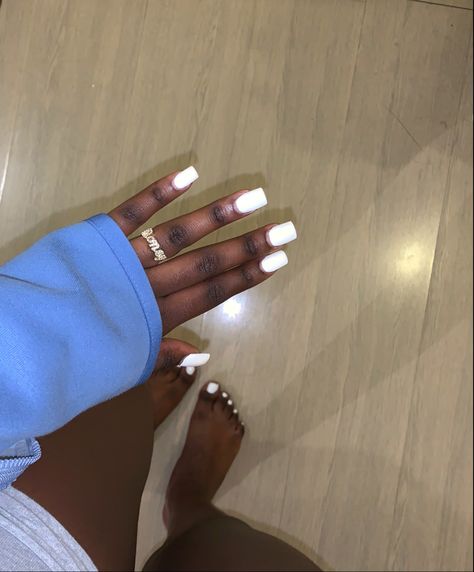 Nail Styles Black Women, Mani Pedi Combos Black Women, Baddie Short Acrylic Nails Square White, Short Nails Ideas Dark Skin, White Nails And Toes Matching, White Nails On Brown Skin, White Nails On Black Women, White Short Nails Acrylic, White Nails Black Women