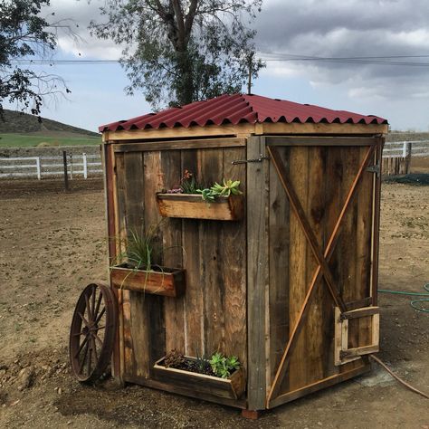 Pump house for well. #pumphouse #outdoors #woodwork Well Pump House Cover Ideas, Rustic Well Pump House, Farmhouse Well Pump House, Well Houses Ideas, Diy Well Pump House Ideas, Water Well House Cover Ideas, Well Pump House Ideas, Well Pump Cover Ideas Diy, Pump House Ideas Well