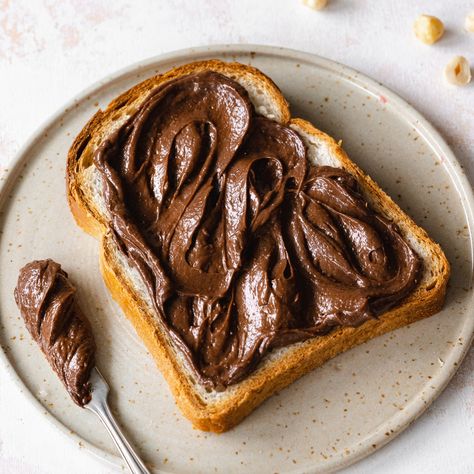 Nutella Food Ideas, Vegan Ferrero Rocher, Dairy Free Nutella, Hazelnut Truffles, Homemade Nutella Recipes, Glutenfri Baking, Nutella Recipe, Nutella Bread, Ferrero Rocher Chocolate