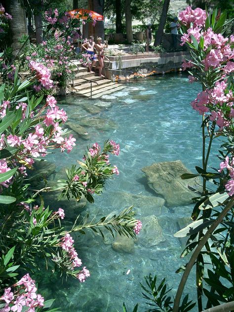 Cotton Castle, Pamukkale Turkey, Turkey History, Pretty Landscapes, Alam Yang Indah, Beautiful Places To Travel, Nature Aesthetic, History Facts, Pretty Places