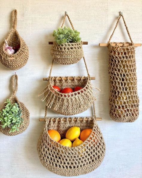 Pola Macrame, Crochet Storage Baskets, Crochet Storage, Crochet Basket Pattern, Crochet Home Decor, Homecoming Hair, Basket Set, Tea Cozy, Macrame Ideas