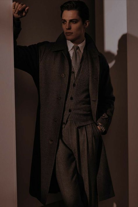 1800s Fashion Male, Male Assassin Aesthetic, Light Academia Aesthetic Outfit Men, Anthony Goldstein, Dark Academia Male, Dark Academia Photoshoot, Dark Academia Outfits Men, Light Academia Aesthetic Outfit, Dark Academia Men