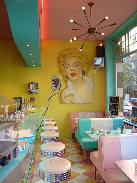 50's Malt Shop Diner Aesthetic, 1950s Diner, Retro Lounge, 50s Diner, Diner Decor, Vintage Diner, Retro Cafe, Bedroom Minimalist, Retro Diner