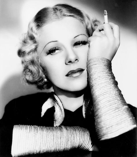 tumblr_lws6mhz2pm1qbgyx2o1_500 Glenda Farrell, Classic Film Stars, Yvonne De Carlo, Star Beauty, Retro Beauty, Classic Actresses, Hollywood Fashion, Old Hollywood Glamour, Dieselpunk