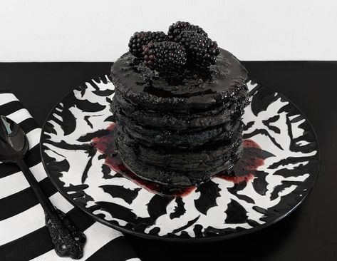 🕸️𝕶𝖆𝖙𝖎𝖊-𝕵𝖆𝖞𝖓𝖊🕸️ on Instagram: “Blackberry maple goth pancakes, spooky sweetness overload! Are you more of a sweet or savoury person? I'm a sucker for anything sweet,…” Goth Breakfast, Gothic Cafe, Goth Food, Cottage Gore, Gothic Food, Fairytale Food, Goth House, Wedding Funny, Spooky Food