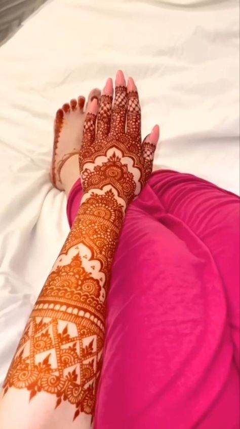 Salwar Suit Neck Designs Hand Work, Dulhan Mehndi Designs Simple, Back Full Hand Mehndi Designs, Mehndi For Bride, Bridal Mehndi Designs Simple, Diwali Mehndi Designs, Mehndi Designs For Bride, Diwali Mehndi, Hand Mehndi Designs