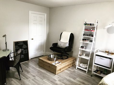 Salón Home Salon Pedicure Station, Platform Pedicure Station, Pedicure Studio Ideas, Pedicure Platform Station, No Plumbing Pedicure Station, Pedicure Cart Ideas, Pedicure Platform Diy, At Home Pedicure Station, Salon Pedicure Station Ideas