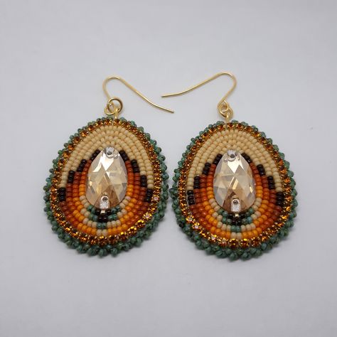 Round Beaded Earrings Native American, Native Beaded Earrings Round, Beaded Medallion Native American, Indigenous Beaded Earrings, Fall Bead, Seed Bead Projects, Beautiful Beaded Earring, Native American Earrings, Beaded Earrings Native