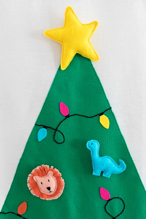 DIY Felt Christmas Tree Wall Hanging - Studio DIY Kids Felt Christmas Tree, Office Xmas Decorations, Diy Felt Christmas, Christmas Tree Wall Hanging, Best Christmas Tree Decorations, Toddler Christmas Tree, Tree Wall Hanging, Diy Felt Christmas Tree, Christmas Advent Calendar Diy