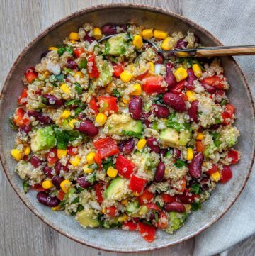 Quinoa Salad with Cilantro Lime Vinaigrette - She likes greens Lime Quinoa Salad, Best Quinoa Salad Recipes, Zesty Quinoa Salad, Cilantro Lime Quinoa, Cilantro Lime Vinaigrette, Lime Quinoa, Making Quinoa, Cilantro Lime Dressing, Lime Vinaigrette