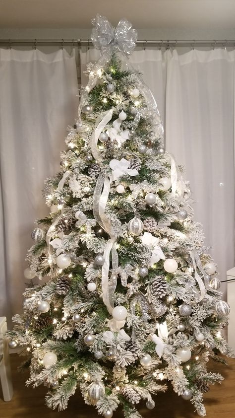 White and silver Christmas tree White Flock Christmas Tree Decorations, Flocked Christmas Trees Decorated White, Flocked Christmas Tree Inspiration, White Flocked Christmas Tree Ideas, White Flocked Christmas Tree King Of Christmas, White And Silver Christmas Tree, Elegant Flocked Artificial Tree, Flocked 7.5 Christmas Tree, White And Silver Christmas