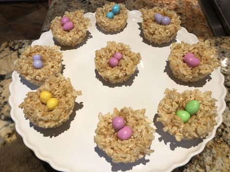 Rice Krispie Easter Nests Rice Crispie Nests, Mini Eggs Rice Krispies, Rice Krispie Nests For Easter, Easter Rice Crispy Treats, Easter Nests Recipe, Rice Krispie Birds Nest Easter, Peanut Butter Rice Krispie Easter Eggs, Easter Nests, Candy Egg