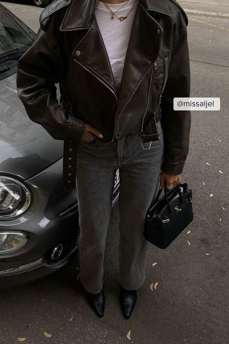 Grey Jeans Outfit, Black Leather Jacket Outfit, Full Length Jeans, Outfits Con Jeans, Casual Chic Outfits, Look Jean, Leather Jacket Outfits, Brown Outfit, Outfit Jeans