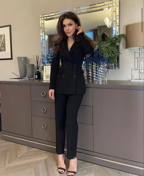 Stylish Office Wear, Business Dress Women, Lawyer Fashion, Lawyer Outfit, Blazer Outfits For Women, Professional Outfits Women, Business Outfits Women, Stylish Office, Business Casual Outfits For Work