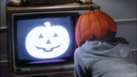 I know it's only August... but I'm calling it harvest time! Halloween Themed Movies, Halloween Franchise, Spooky Games, Halloween 1978, Halloween Iii, Halloween Film, Halloween 3, Halloween Ii, Michael Myers Halloween