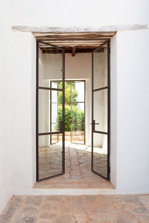 La entrada de mi casa. Sicily House, Old Country Houses, Rustic Home Interiors, Casa Country, French Doors Interior, French Door, Iron Doors, Style At Home, Rustic Interiors