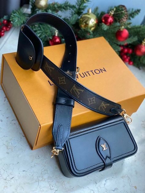 Sac Louis Vuitton, Trendy Purses, My Style Bags, Luxury Bags Collection, Cute Handbags, Luxury Purses, Fancy Bags, Pretty Bags, Louis Vuitton Shoulder Bag