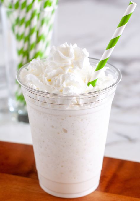 How To Make Starbucks Drinks At Home Frappuccino Easy, Easy Starbucks Drinks At Home, Easy Drinks To Make At Home, Vanilla Bean Frappachino, Frappachino Recipe, Make Your Own Caramel, Vanilla Bean Frappuccino, Starbucks Vanilla Bean Frappuccino, Vanilla Bean Frappe