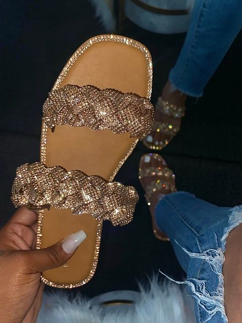 Sparkly Chanclas, Pakistani Shoes, Glittery Sandals, Trendy Slippers, Sparkle Sandals, Sparkly Sandals, Pretty Sandals, Nike Shoes Girls, Cute Slippers