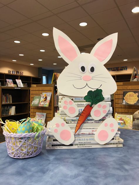 Easter Library Display Ideas, April Library Bulletin Boards, Spring Book Display, April Library Displays, Easter Library Displays, Spring Library Displays, Christmas Library Display, Spring Library, School Library Book Displays