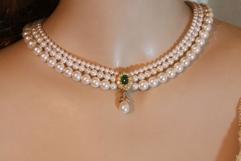 Wedding Necklace Green EmeraldBridalThree Strands by mylittlebride, $600.00 Wedding Pearls, Gold Bridal Necklace, Bride Necklace, Real Pearl Necklace, Pearl Jewelry Design, Bridal Pearl Necklace, Green Gem, Pearl Necklace Designs, Pearl Necklace Wedding